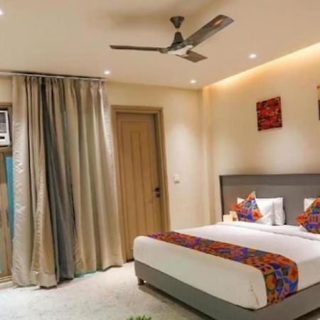 Hotel Global Corporate Noida Exterior foto