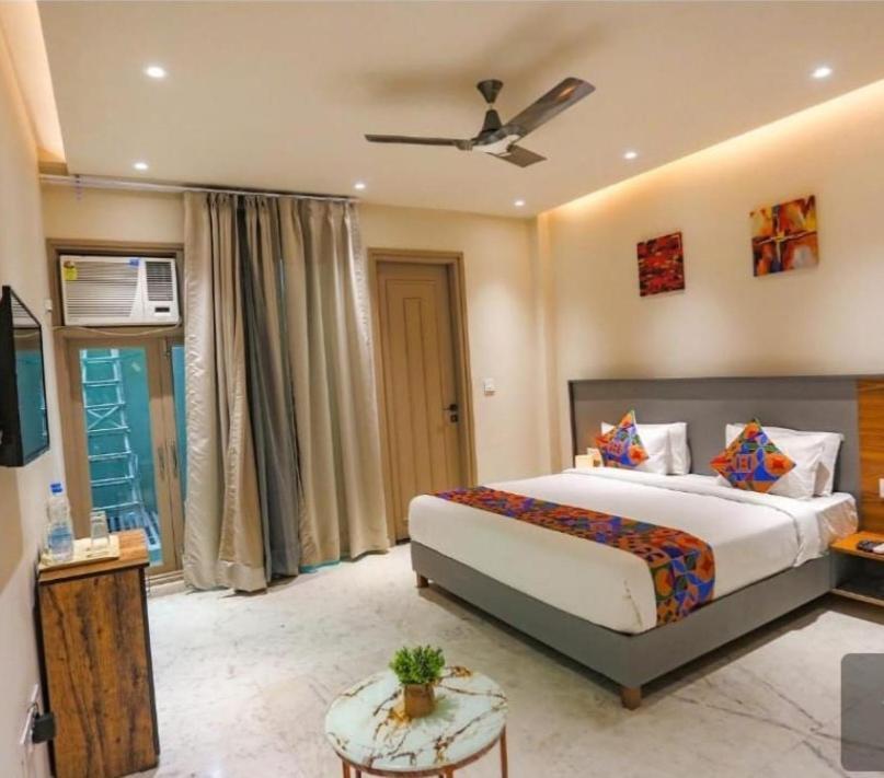Hotel Global Corporate Noida Exterior foto